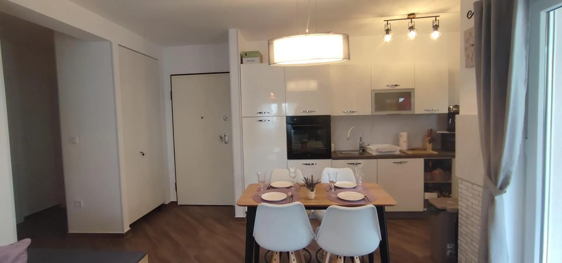 Sunny Oasis Apartment - High Ground Floor With Sunny Terrace & Private Garden!! Medulin