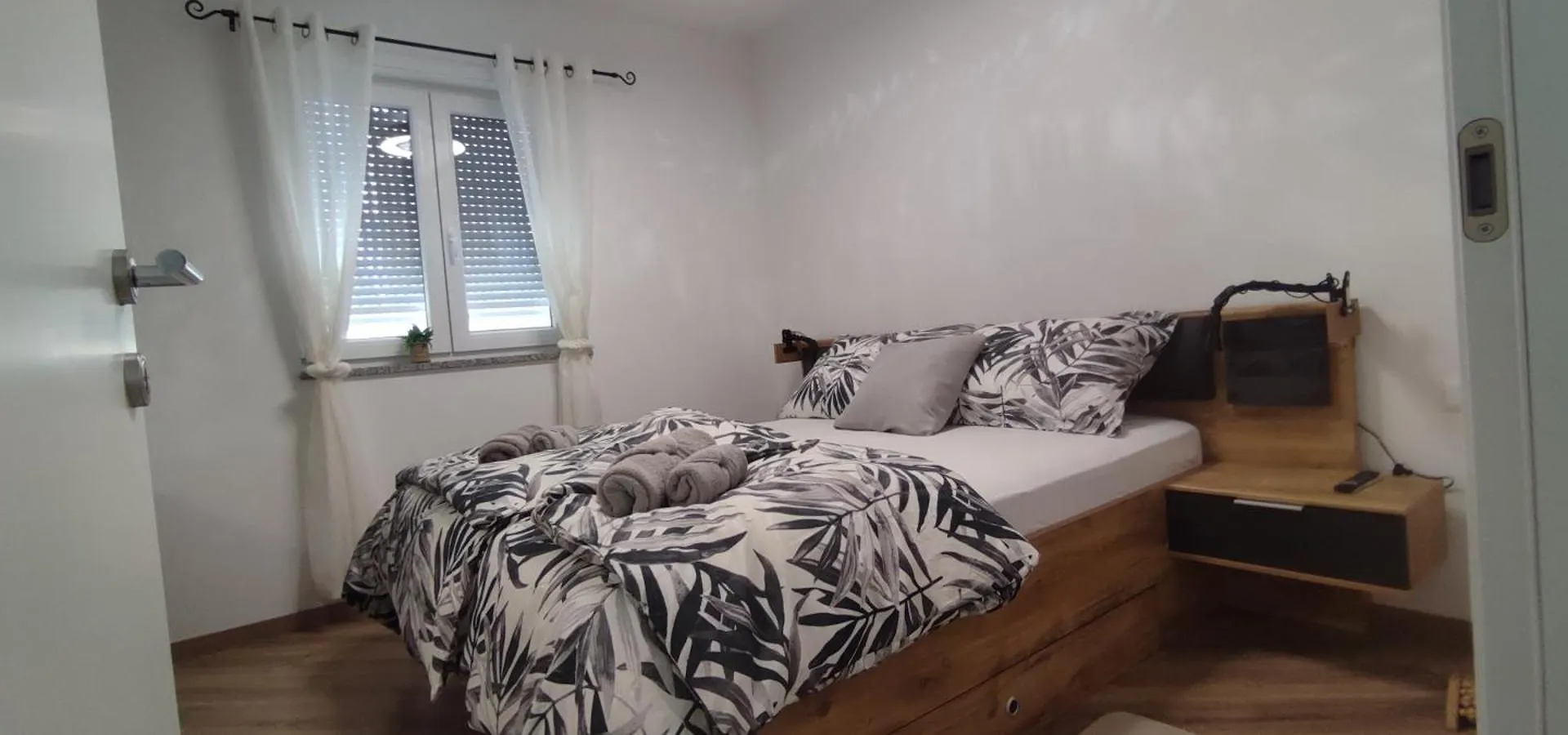 Sunny Oasis Apartment - High Ground Floor With Sunny Terrace & Private Garden!! Medulin Croatia