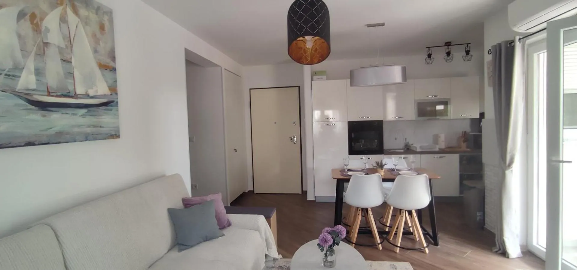 Sunny Oasis Apartment - High Ground Floor With Sunny Terrace & Private Garden!! Medulin