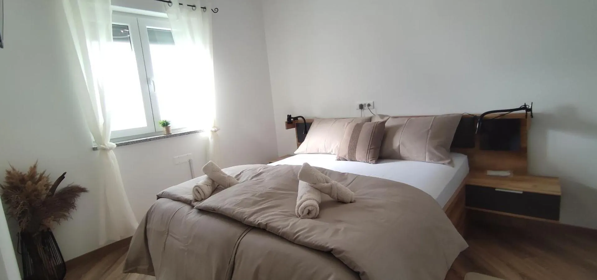 Sunny Oasis Apartment - High Ground Floor With Sunny Terrace & Private Garden!! Medulin