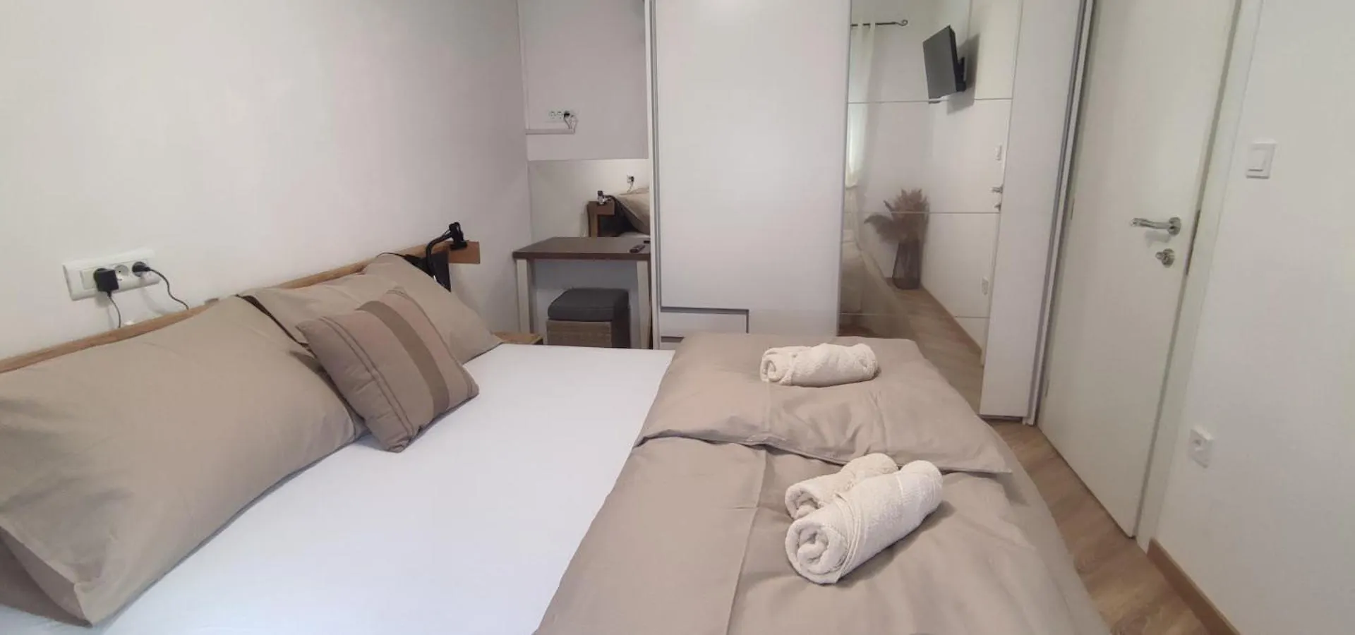 Sunny Oasis Apartment - High Ground Floor With Sunny Terrace & Private Garden!! Medulin Croatia