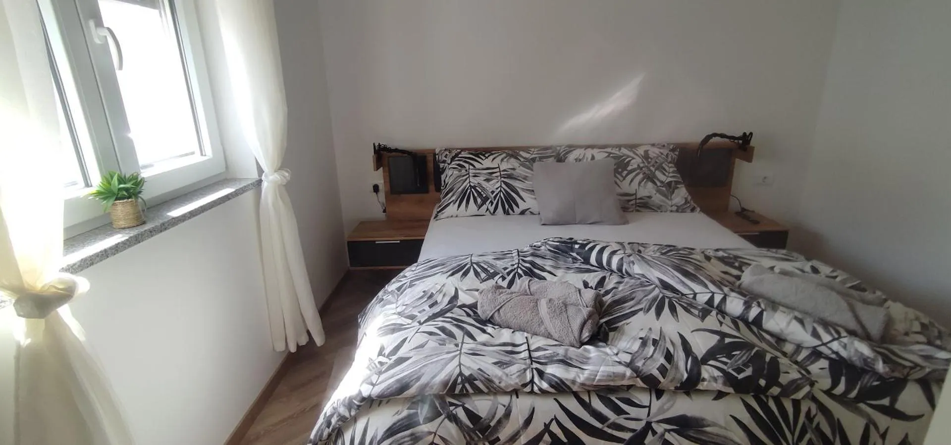 Sunny Oasis Apartment - High Ground Floor With Sunny Terrace & Private Garden!! Medulin
