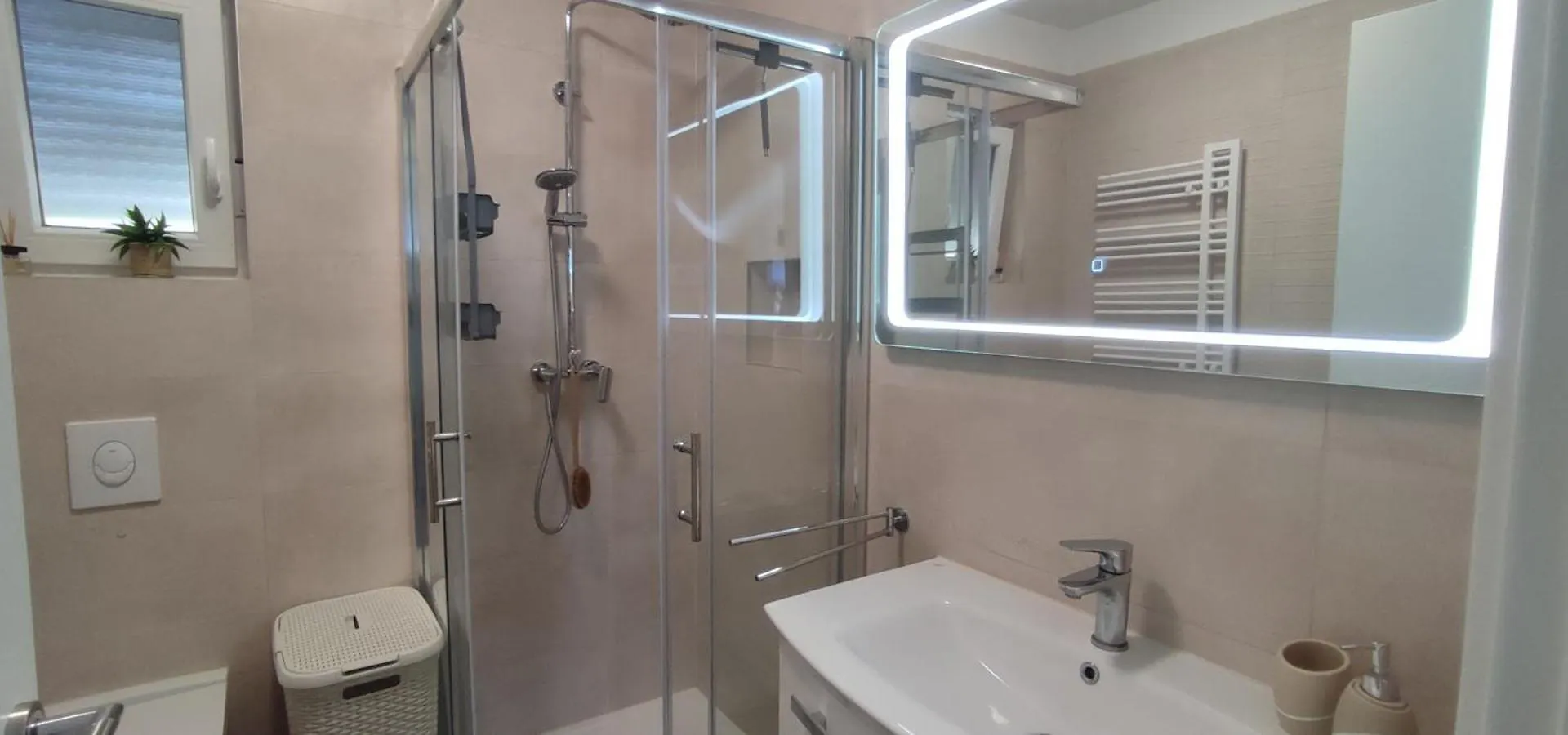 Sunny Oasis Apartment - High Ground Floor With Sunny Terrace & Private Garden!! Medulin 0*,