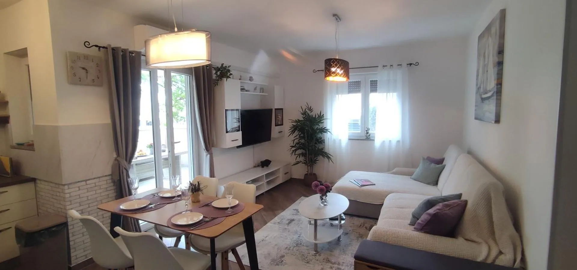 Sunny Oasis Apartment - High Ground Floor With Sunny Terrace & Private Garden!! Medulin Croatia