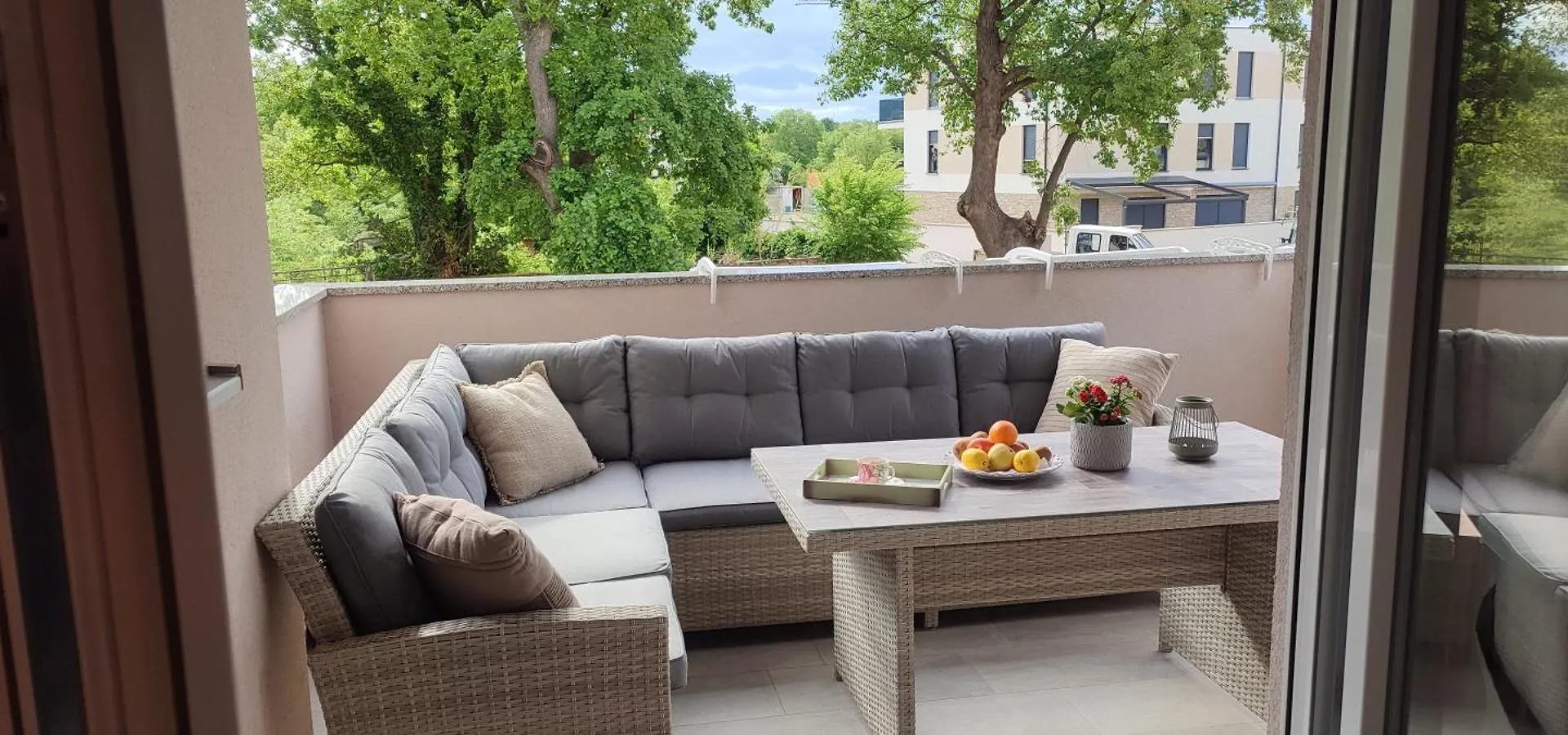 Sunny Oasis Apartment - High Ground Floor With Sunny Terrace & Private Garden!! Medulin