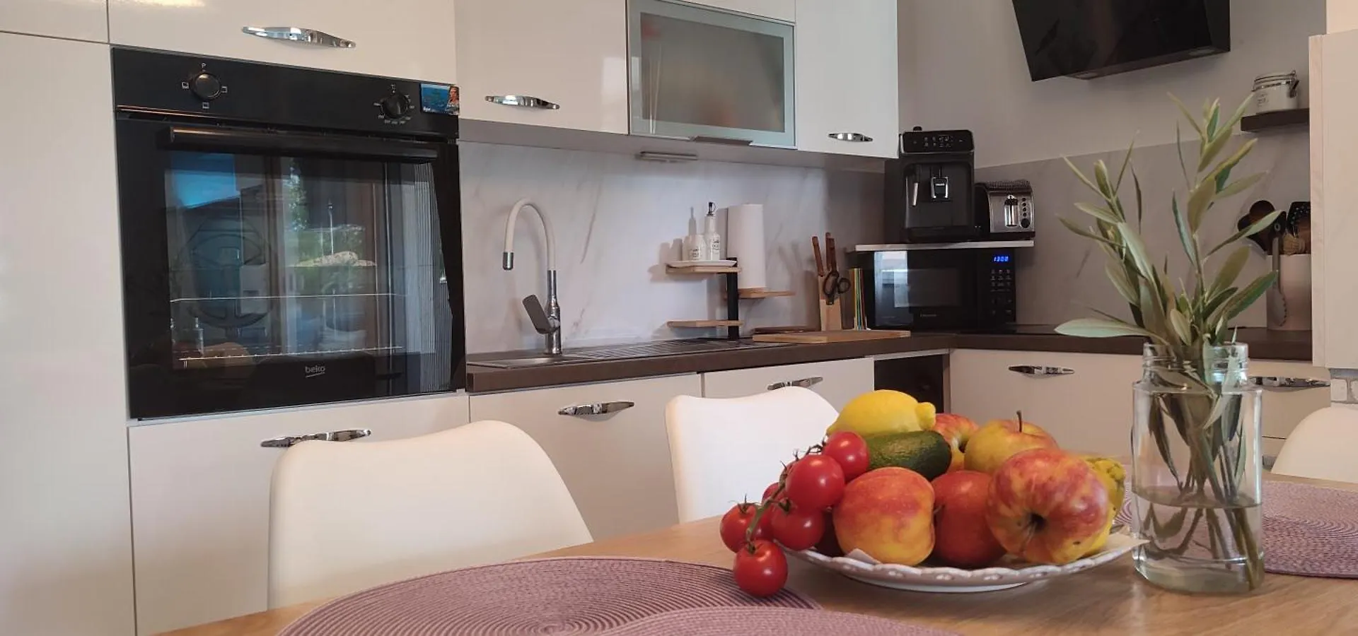 Sunny Oasis Apartment - High Ground Floor With Sunny Terrace & Private Garden!! Medulin