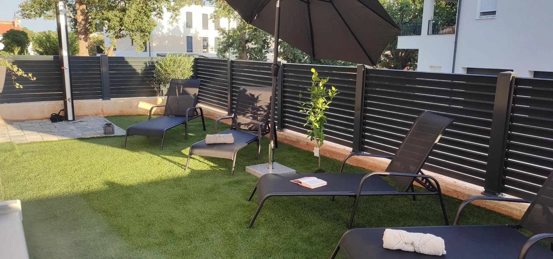 Sunny Oasis Apartment - High Ground Floor With Sunny Terrace & Private Garden!! Medulin