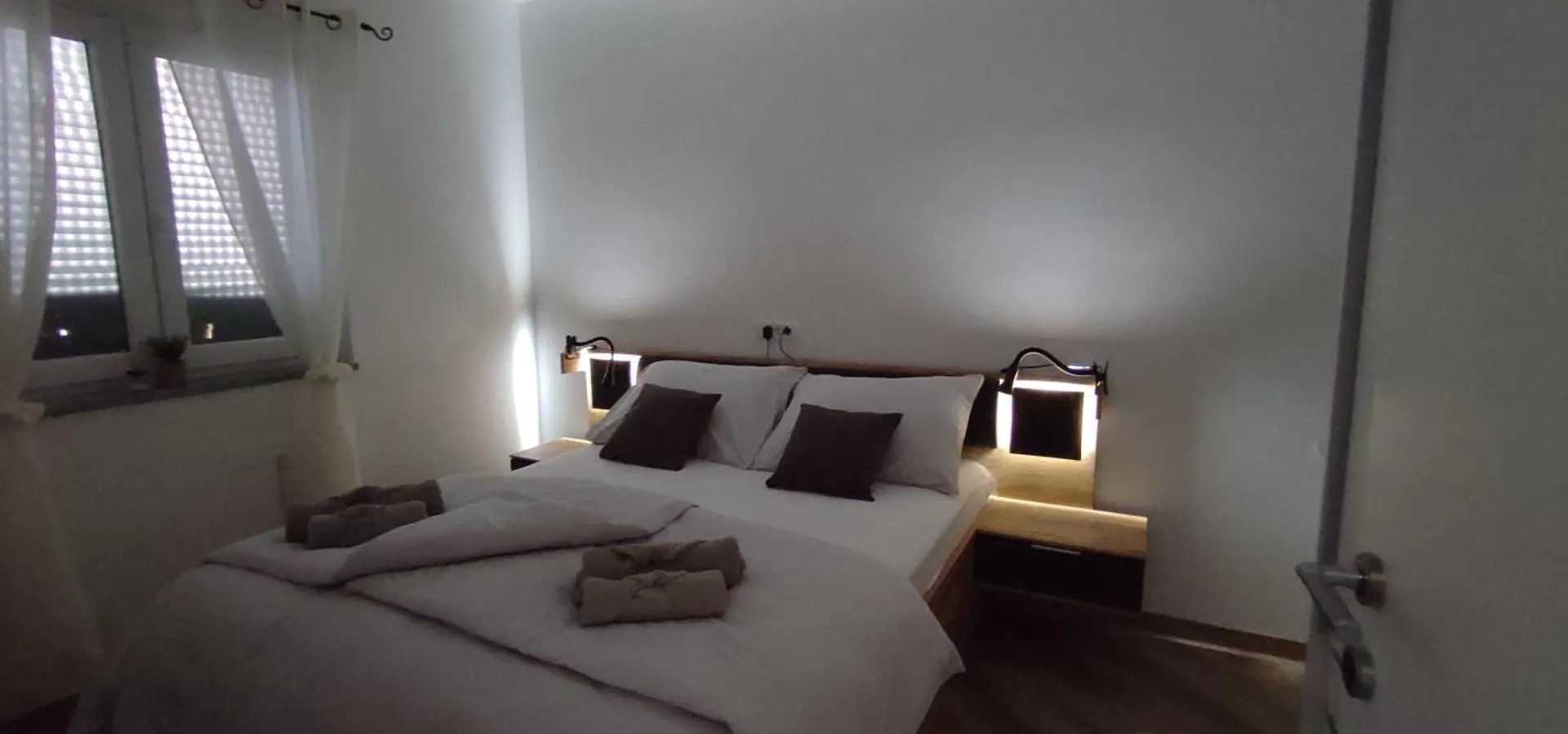 Sunny Oasis Apartment - High Ground Floor With Sunny Terrace & Private Garden!! Medulin