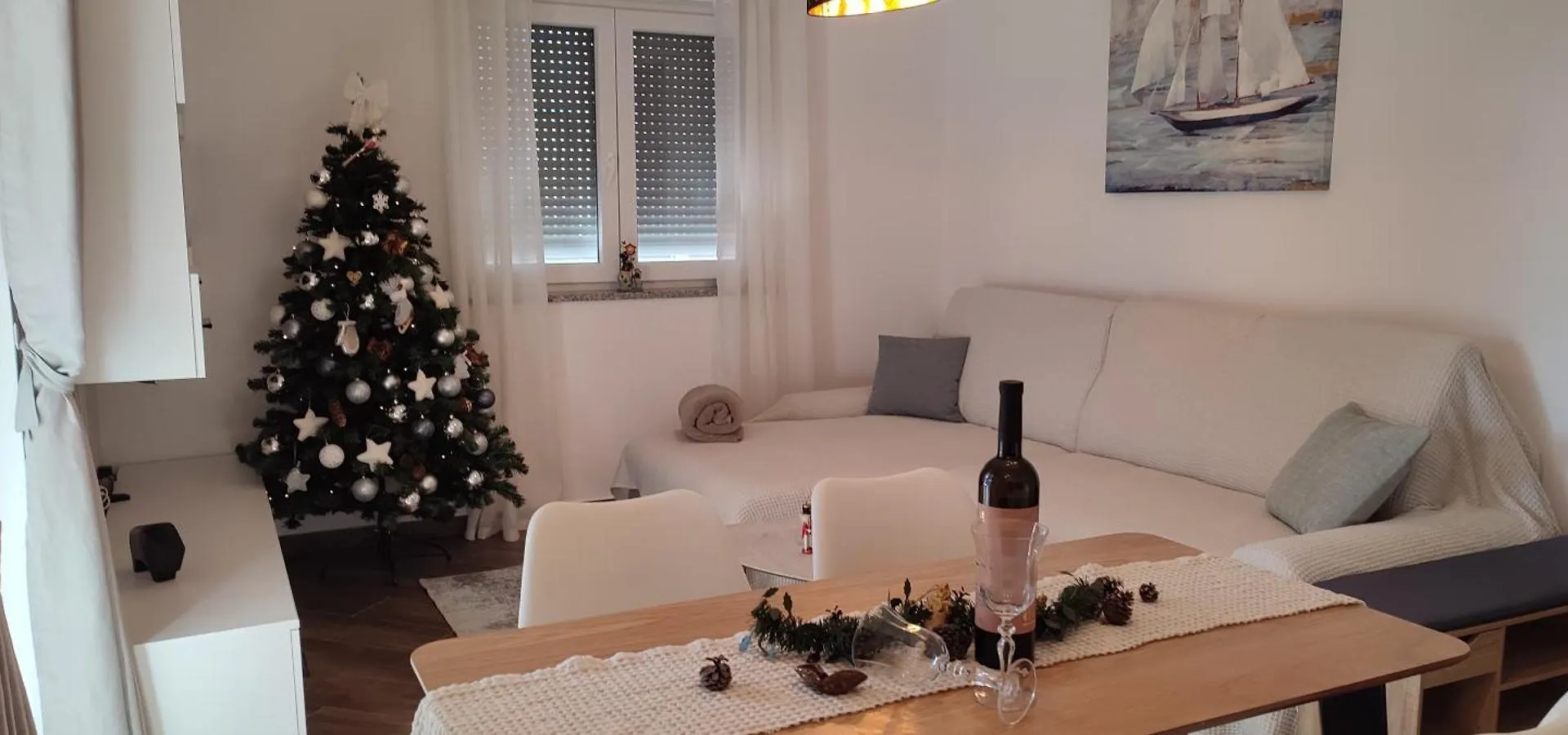 Sunny Oasis Apartment - High Ground Floor With Sunny Terrace & Private Garden!! Medulin