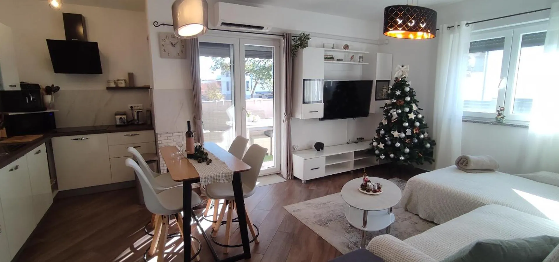 Sunny Oasis Apartment - High Ground Floor With Sunny Terrace & Private Garden!! Medulin